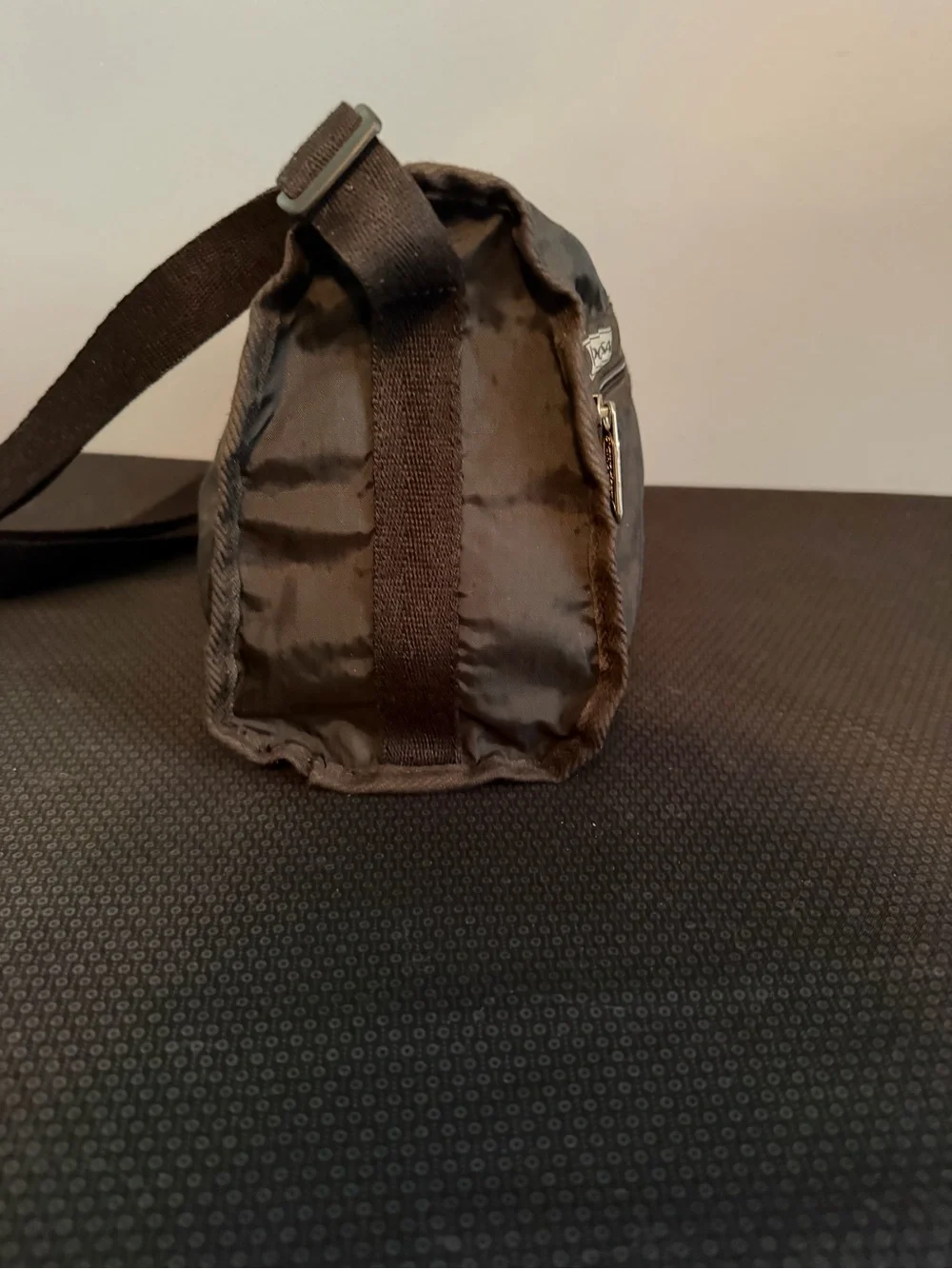 LeSportSac Black Nylon Crossbody/Shoulder Waterproof Bag